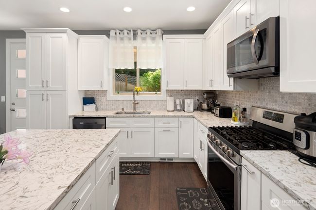 16422 76 Th Ave Ne, House other with 4 bedrooms, 4 bathrooms and 2 parking in Kenmore WA | Image 15