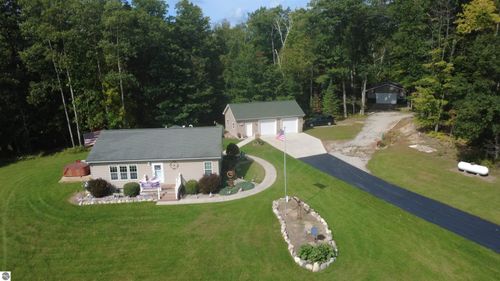 797 Kenyon Rd, Lupton, MI, 48635-9743 | Card Image