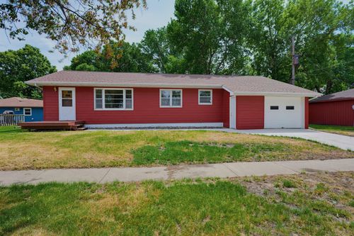 821 Ash Ave, Bird Island, MN, 55310-3040 | Card Image