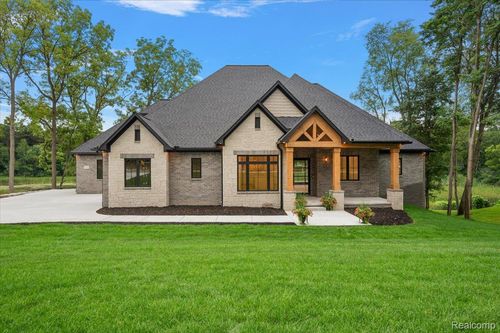 1059 Iroquois Trl, Oxford, MI, 48371 | Card Image