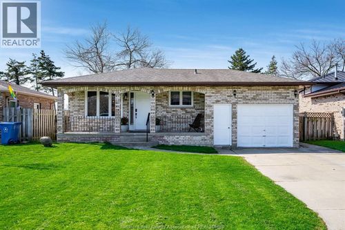 237 Murray St, Kingsville, ON, N9Y3R7 | Card Image