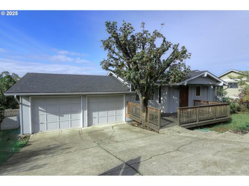 724 Sunset Dr, Springfield, OR, 97477-3655 | Card Image