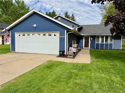 126 Valley Forge Cir, Elyria, OH, 44035-4521 | Card Image