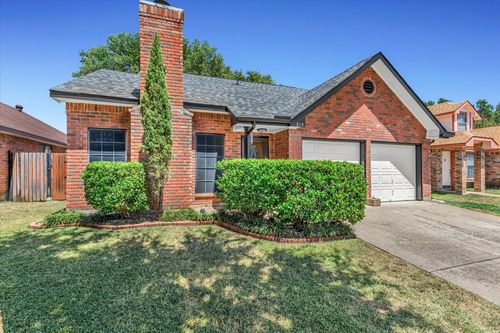 215 Ironbark Dr, Arlington, TX, 76018-1551 | Card Image