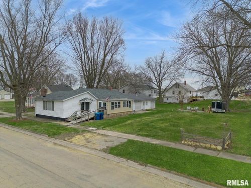 907 Broad St, Sabula, IA, 52070-8011 | Card Image