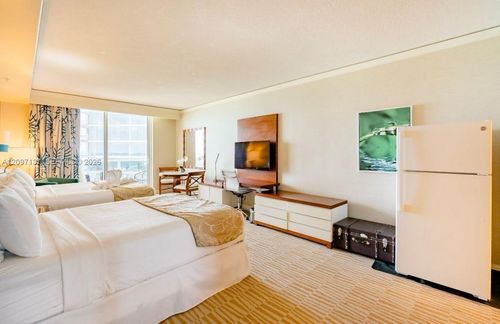 512-18001 Collins Ave, Sunny Isles Beach, FL, 33160-2722 | Card Image