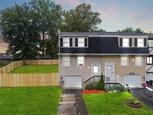 8402 Shallowcreek Rd, Liverpool, NY, 13090-1320 | Card Image