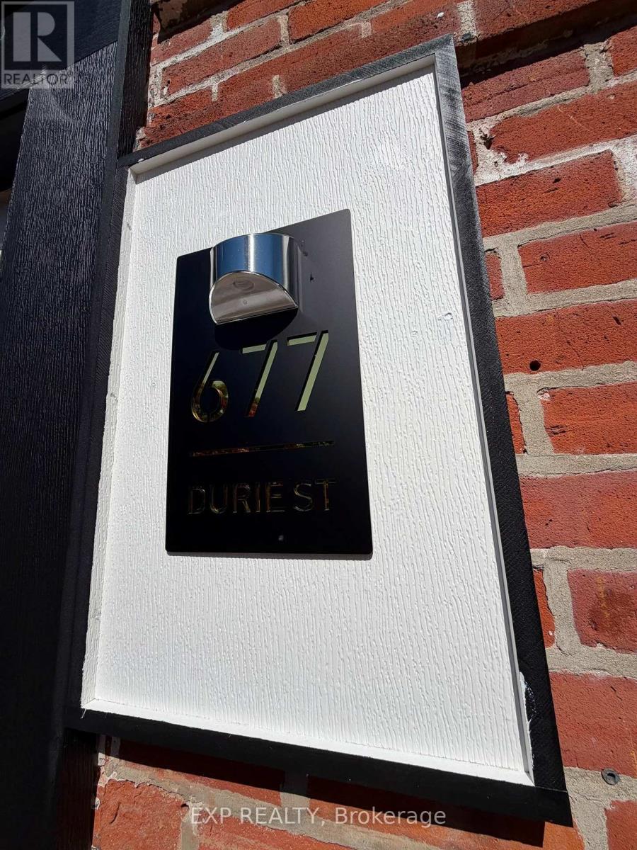 Residential Lease in Toronto (Runnymede-Bloor West Village) 2