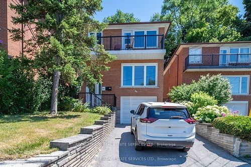 lower-177 Gooch Avenue, Toronto, ON, M6L4L9 | Card Image