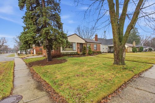 18405 Westover Ave, Southfield, MI, 48075-4184 | Card Image