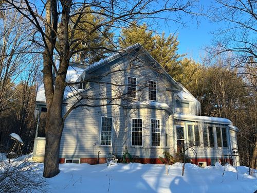 23 E Howe St, Orange, MA, 01364-1243 | Card Image