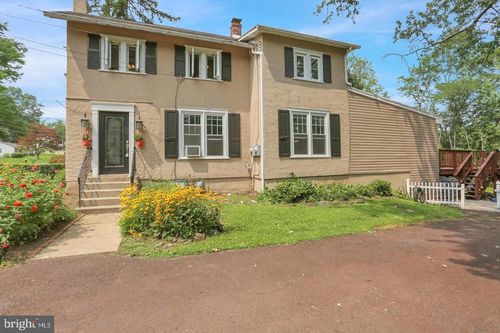 6 Perkiomen Ave, SCHWENKSVILLE, PA, 19473-1737 | Card Image