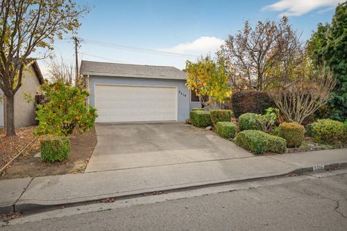 2316 N Cirby Way, Roseville, CA, 95661-5005 | Card Image