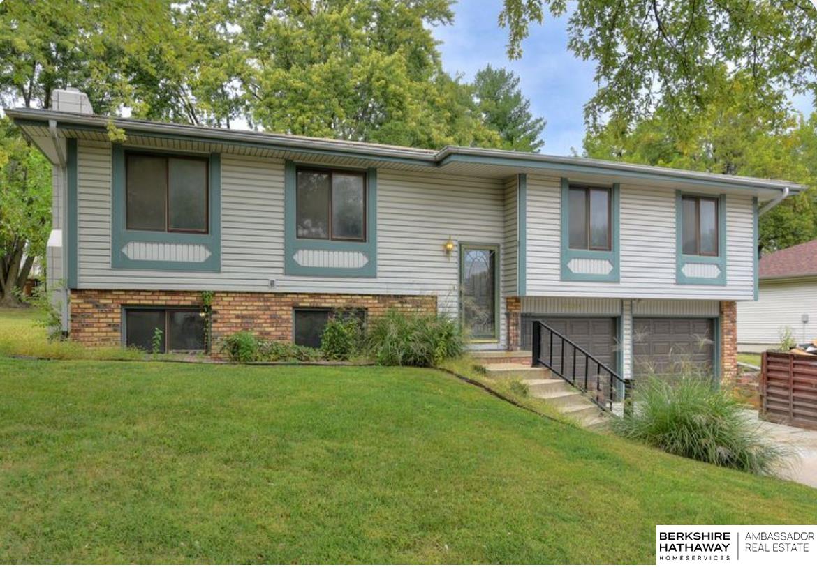 Golden Blvd, Bellevue, NE 68123