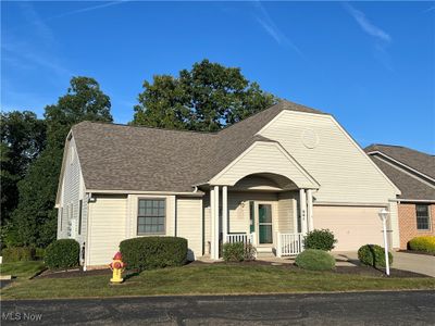 861 Beverly Avenue, Condo with 2 bedrooms, 3 bathrooms and null parking in Canal Fulton OH | Image 1