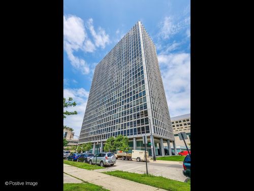 401-330 W Diversey Pkwy, Chicago, IL, 60657-6208 | Card Image