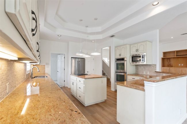 403 Hazeltine Dr, House other with 4 bedrooms, 3 bathrooms and 4 parking in Lakeway TX | Image 7
