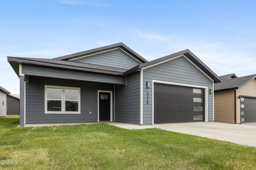 3338 34th Street W, Williston, ND, 58801 | Card Image