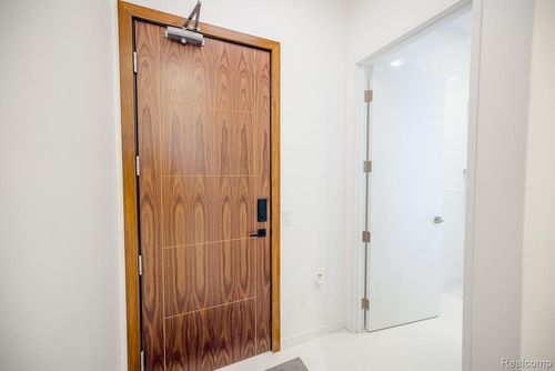 206-400 S Old Woodward Ave, Birmingham, MI, 48009-1797 | Card Image