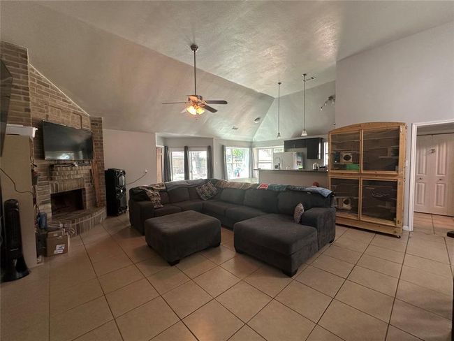 8730 Pines Place Dr, House other with 3 bedrooms, 2 bathrooms and 2 parking in Humble TX | Image 5