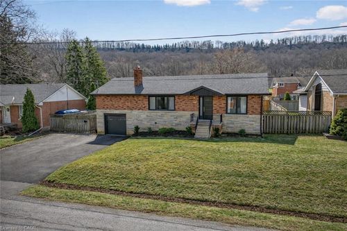 22 Hazelwood Ave, Grimsby, ON, L3M1K1 | Card Image
