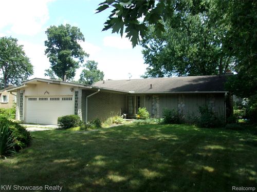 27380 Lahser Road, Southfield, MI, 48034 | Card Image