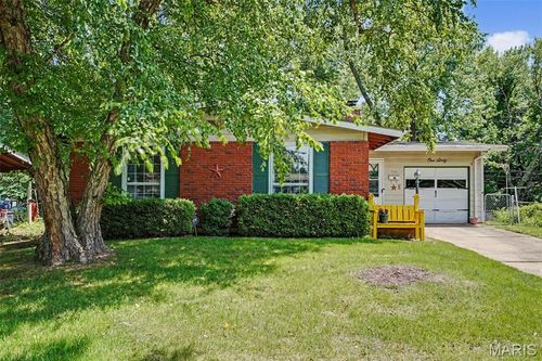 160 Humes Ln, Florissant, MO, 63031-3002 | Card Image