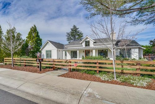 215 E Edith Ave, Los Altos, CA, 94022-3036 | Card Image