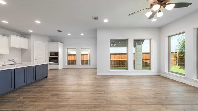 721 Running Iron Trl, House other with 4 bedrooms, 3 bathrooms and null parking in Mansfield TX | Image 13