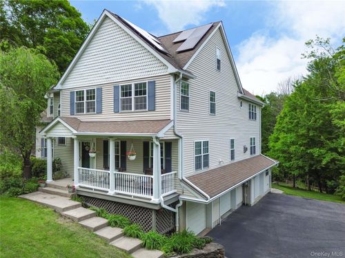 27 Millstream Ct, Pawling, NY, 12564-2278 | Card Image