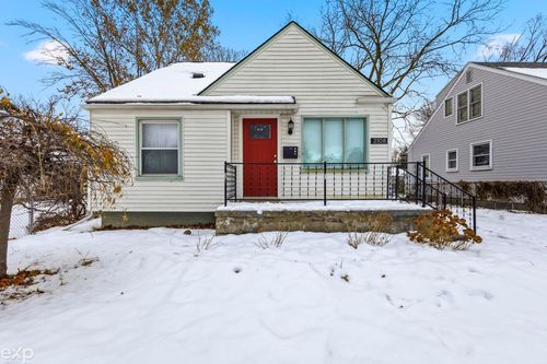 2108 4th St, Royal Oak, MI, 48067-3922 | Card Image