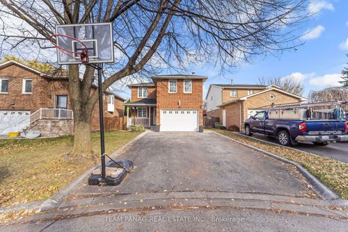 6 Howard Crt, Brampton, ON, L6Z3B4 | Card Image