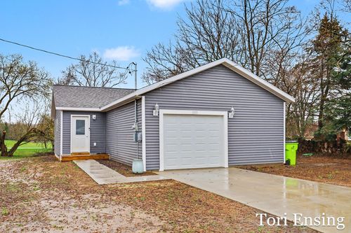1111 E Pearl St, Greenville, MI, 48838-1445 | Card Image