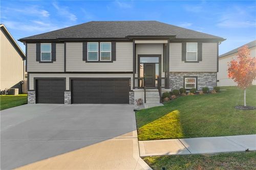 1295 Hickorywood Ct, Grain Valley, MO, 64029-5600 | Card Image