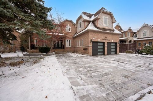 785 Quantra Cres, Newmarket, ON, L3X1M9 | Card Image