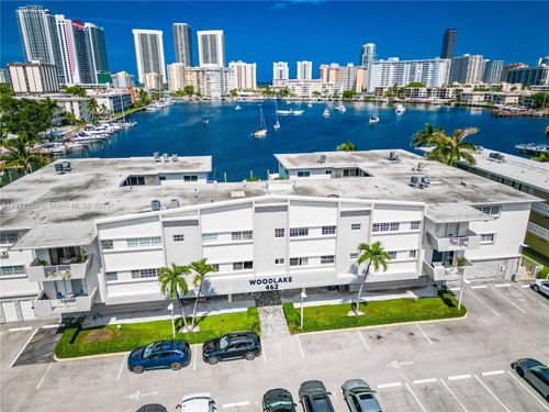 305-462 Golden Isles Dr, Hallandale Beach, FL, 33009-7573 | Card Image