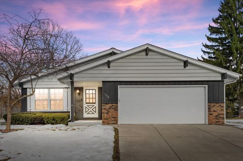 1226 Market Pl, Waukesha, WI, 53189-7144 | Card Image