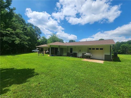 59 Pear Tree Ln, Ararat, VA, 24053-3447 | Card Image