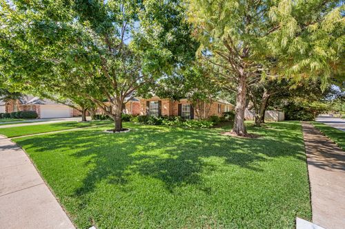 7321 Fallen Oak Dr, North Richland Hills, TX, 76182-3710 | Card Image