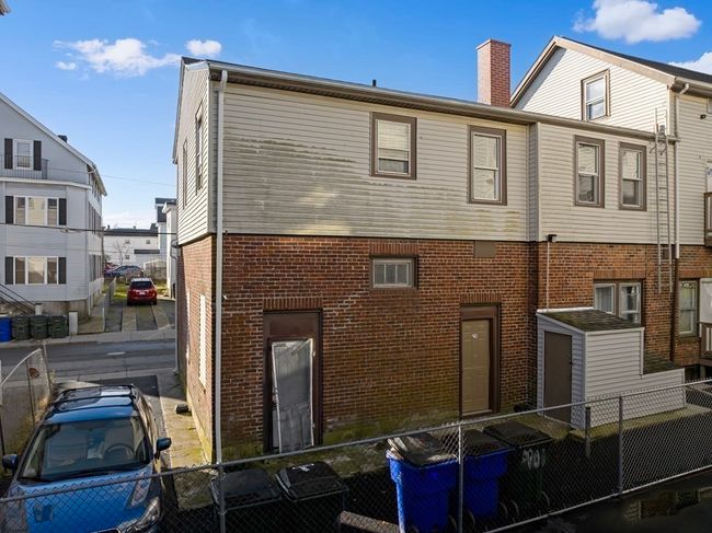 726 2 Nd St, Home with 8 bedrooms, 5 bathrooms and 3 parking in Fall River MA | Image 7