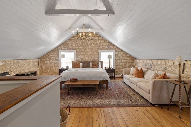 125 W San Antonio St, Home with 2 bedrooms, 3 bathrooms and 2 parking in Fredericksburg TX | Image 15