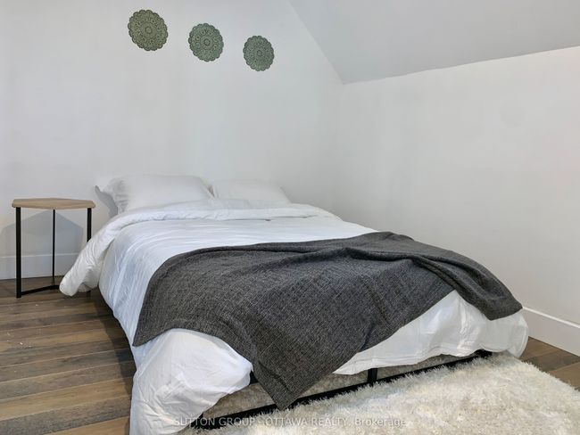323 Montfort St, Home with 2 bedrooms, 3 bathrooms and 3 parking in Vanier ON | Image 21