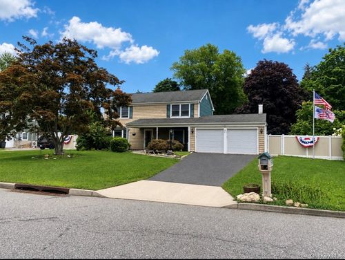 21 Manchester Ln, Stony Brook, NY, 11790-2803 | Card Image