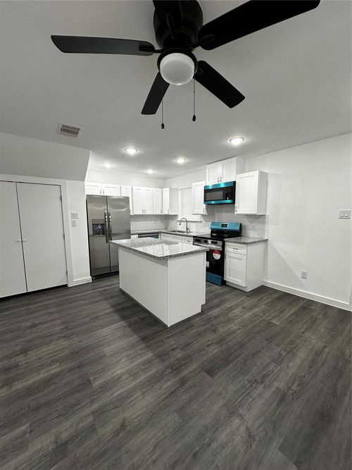a-1054 North Ln, Houston, TX, 77088-6159 | Card Image