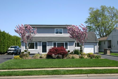 121 Ocean Avenue, Oyster Bay, NY, 11758 | Card Image
