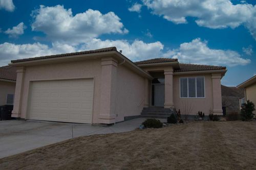 325 Canyon Blvd W, Lethbridge, AB, T1K6V2 | Card Image