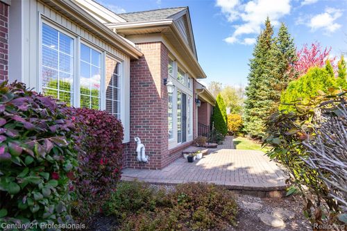 207 Harrington Dr, Troy, MI, 48098-3027 | Card Image