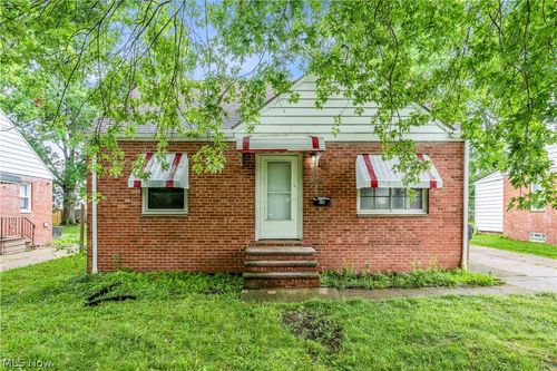 735 E 256th St, Euclid, OH, 44132-2509 | Card Image