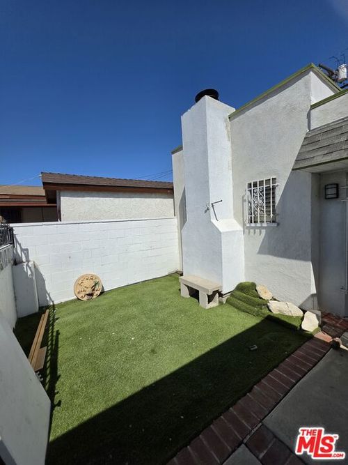 611 W 109th St, LOS ANGELES, CA, 90044-4303 | Card Image