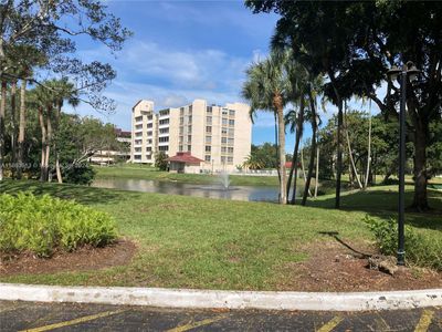 5L - 6911 Environ Blvd, Condo with 2 bedrooms, 2 bathrooms and null parking in Lauderhill FL | Image 3